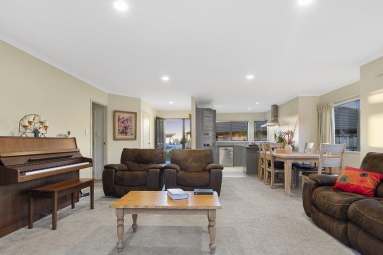 Photo of property in 8 Mynah Place, Welcome Bay, Tauranga, 3112