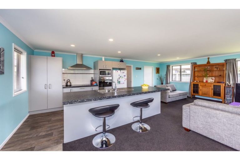 Photo of property in 8 Carteret Place, Aranui, Christchurch, 8061