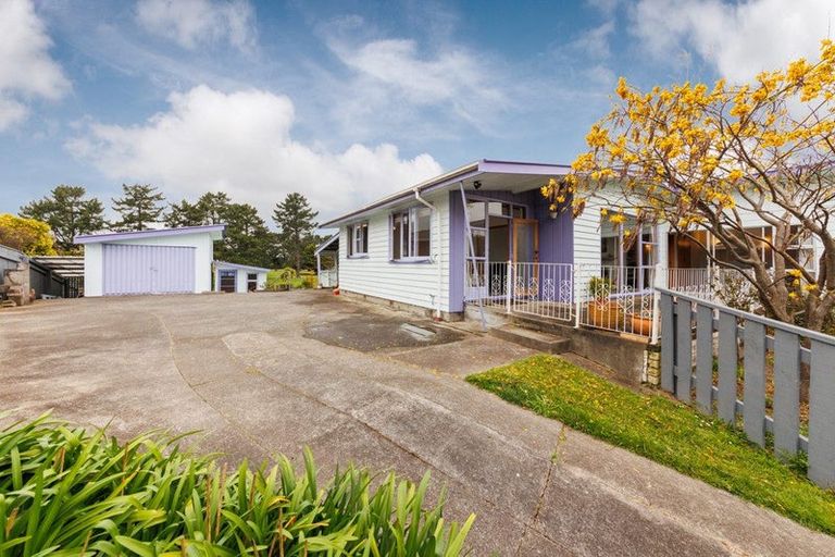 Photo of property in 27 Parkland Crescent, Terrace End, Palmerston North, 4410
