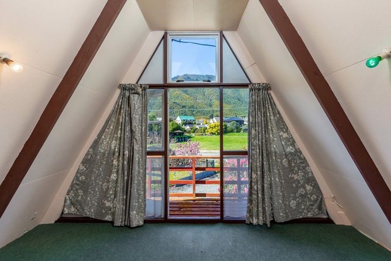Photo of property in 34 Beach Road, Waikawa, Picton, 7220