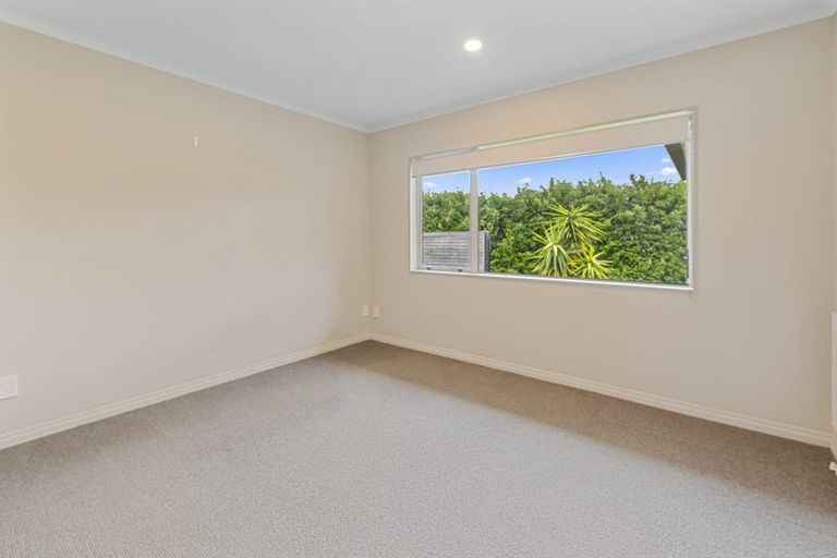 Photo of property in 27 Johnstone Drive, Fitzherbert, Palmerston North, 4410