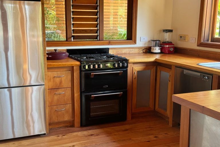 Photo of property in 15 Waiwera Road, Waiwera, Orewa, 0994