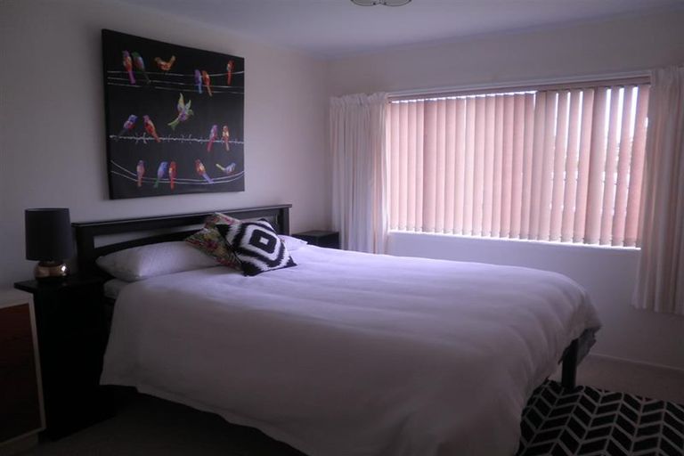 Photo of property in 84 Lakeside Drive, Orewa, 0931