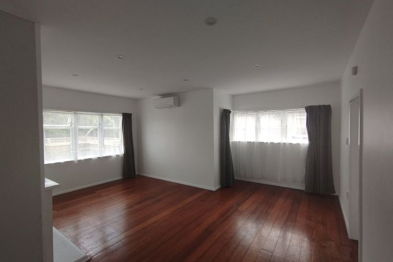 Photo of property in 114 Cambridge Terrace, Fairfield, Lower Hutt, 5011