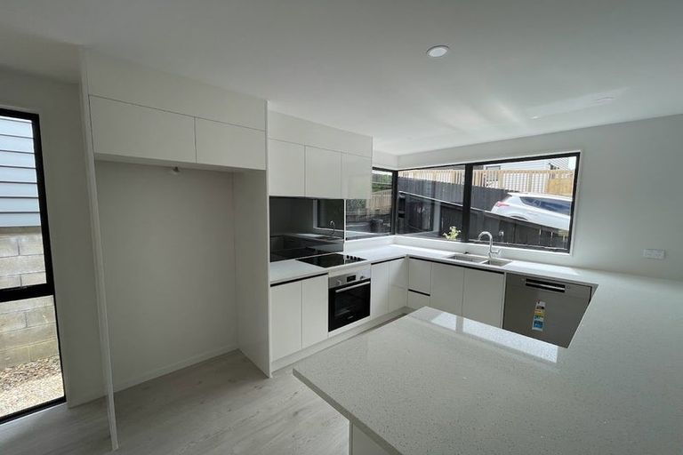 Photo of property in 8/101 Hobsonville Road, West Harbour, Auckland, 0618