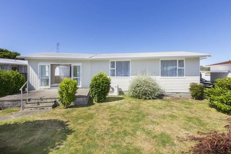 Photo of property in 16 Kentucky Street, Totara Park, Upper Hutt, 5018