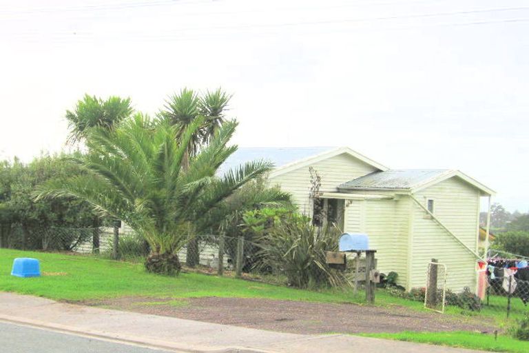 Photo of property in 15 Moffat Road, Red Beach, 0932