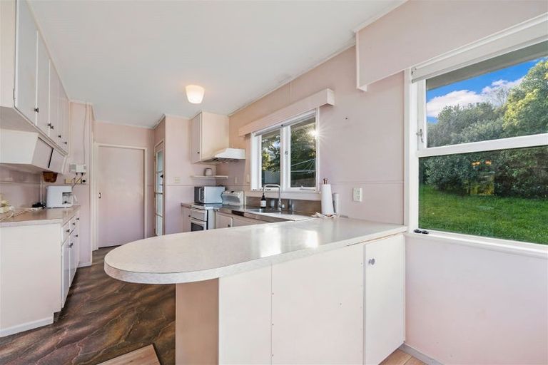 Photo of property in 14 Jonathan Place, Sunnynook, Auckland, 0620