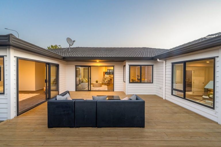 Photo of property in 32 Ambleside Drive, Northpark, Auckland, 2013