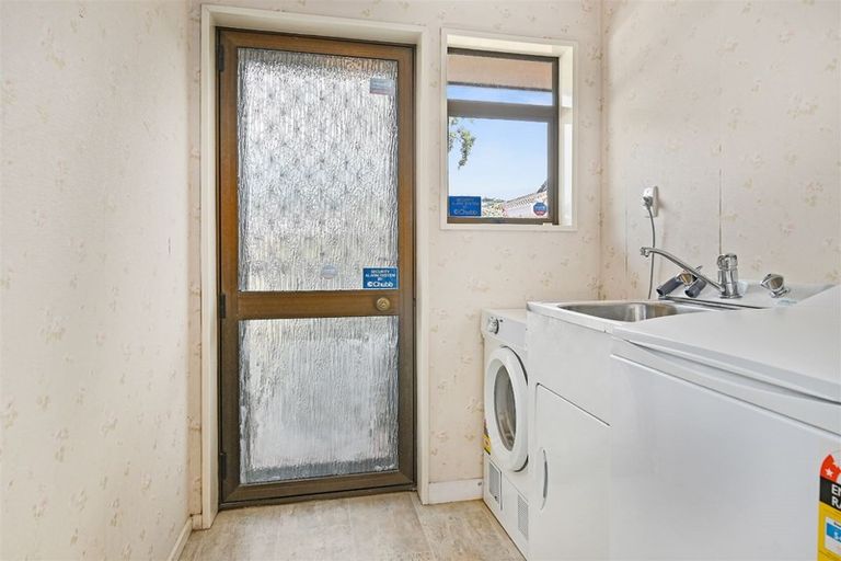 Photo of property in 2/1 Thorrington Road, Cashmere, Christchurch, 8022