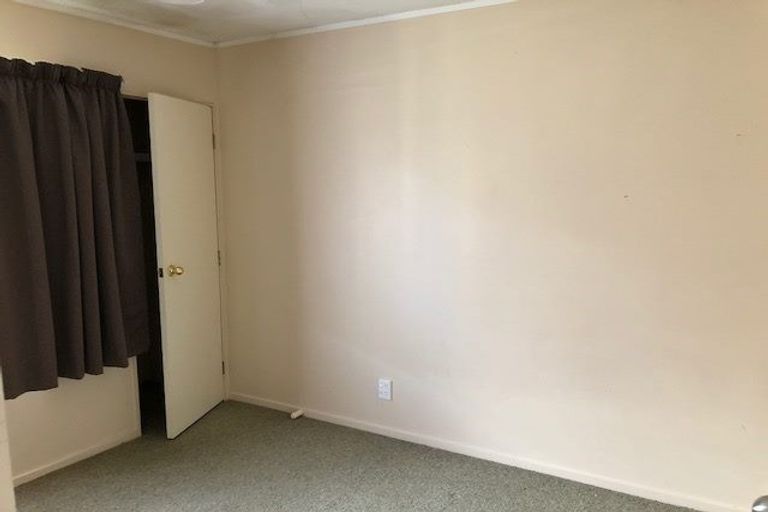 Photo of property in 174 Bruce Mclaren Road, Henderson, Auckland, 0612