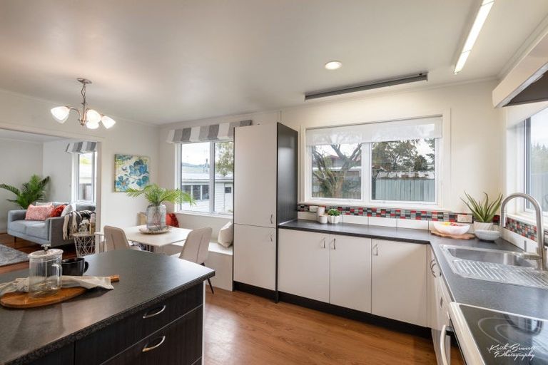 Photo of property in 14 Prestige Place, Maoribank, Upper Hutt, 5018