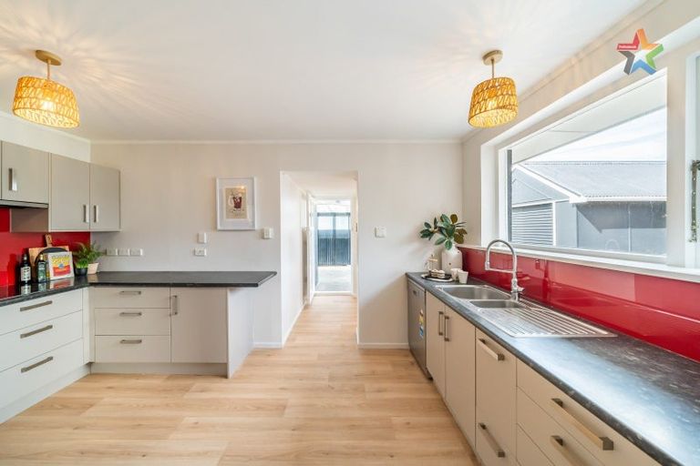 Photo of property in 1 Davis Crescent, Elderslea, Upper Hutt, 5018