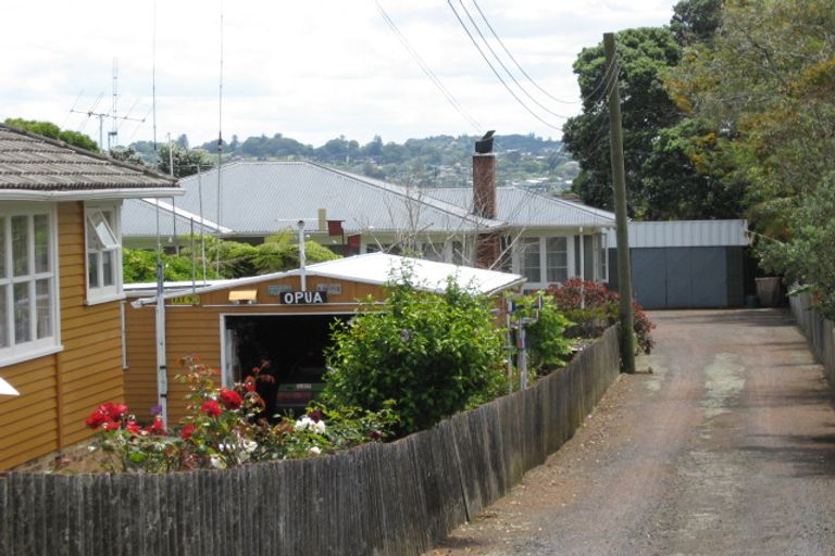 Photo of property in 17 Crawford Avenue, Mangere Bridge, Auckland, 2022