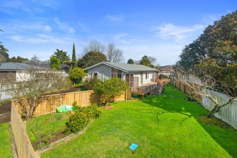 Photo of property in 3 Hughdene Place, Henderson, Auckland, 0610