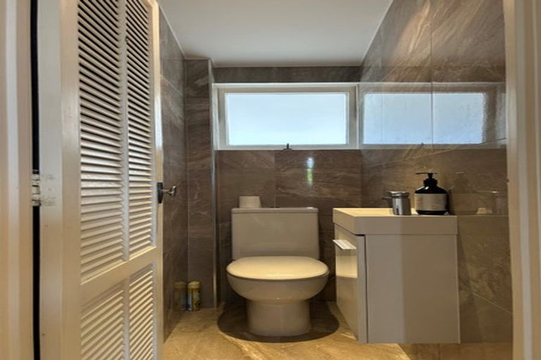 Photo of property in 122 Aeroview Drive, Beach Haven, Auckland, 0626