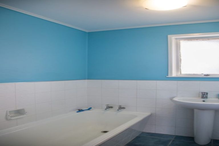 Photo of property in 8a Tiber Road, Forrest Hill, Auckland, 0620