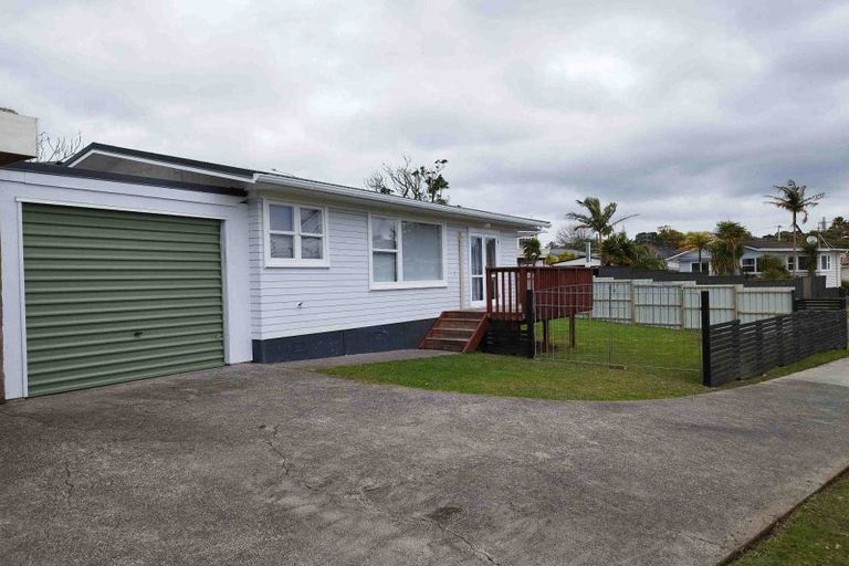 Photo of property in 1/3 Flaxdale Street, Birkdale, Auckland, 0626