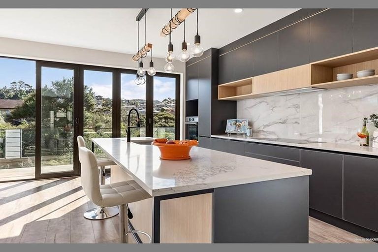 Photo of property in 18 Para Close, Fairview Heights, Auckland, 0632