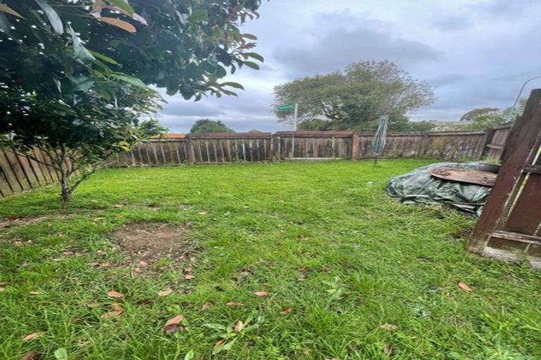 Photo of property in 2/109 Pigeon Mountain Road, Half Moon Bay, Auckland, 2012