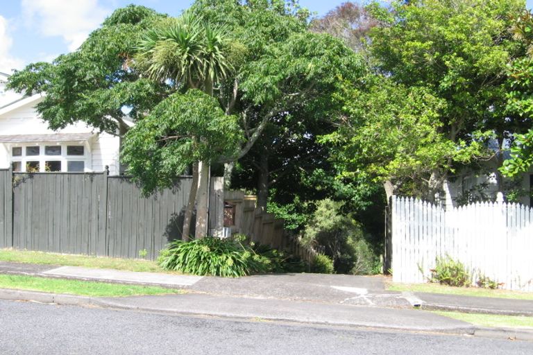 Photo of property in 28 Rawene Road, Birkenhead, Auckland, 0626