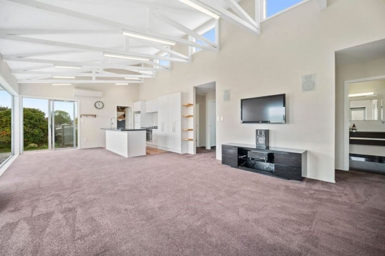 Photo of property in 208 Beach Haven Road, Beach Haven, Auckland, 0626