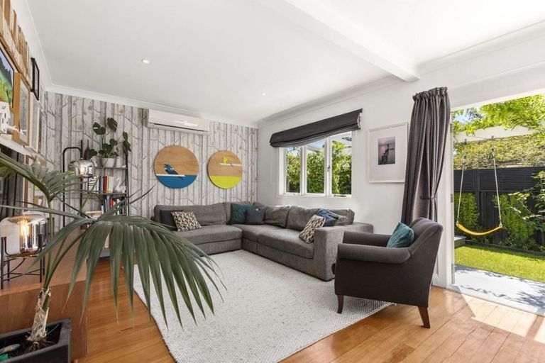 Photo of property in 1/118 Victoria Road, Devonport, Auckland, 0624