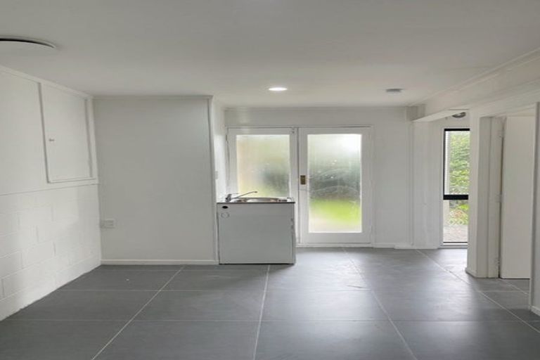 Photo of property in 1/17 Powrie Street, Glenfield, Auckland, 0629