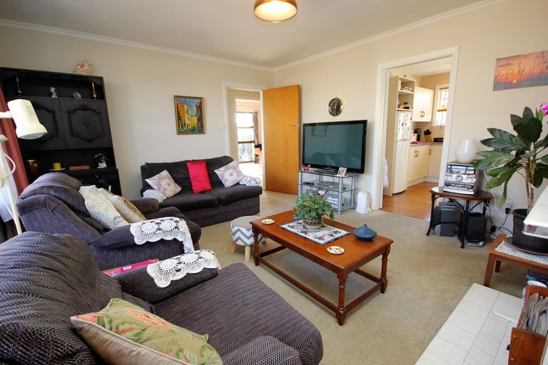Photo of property in 2/83 Roberta Drive, Somerfield, Christchurch, 8024