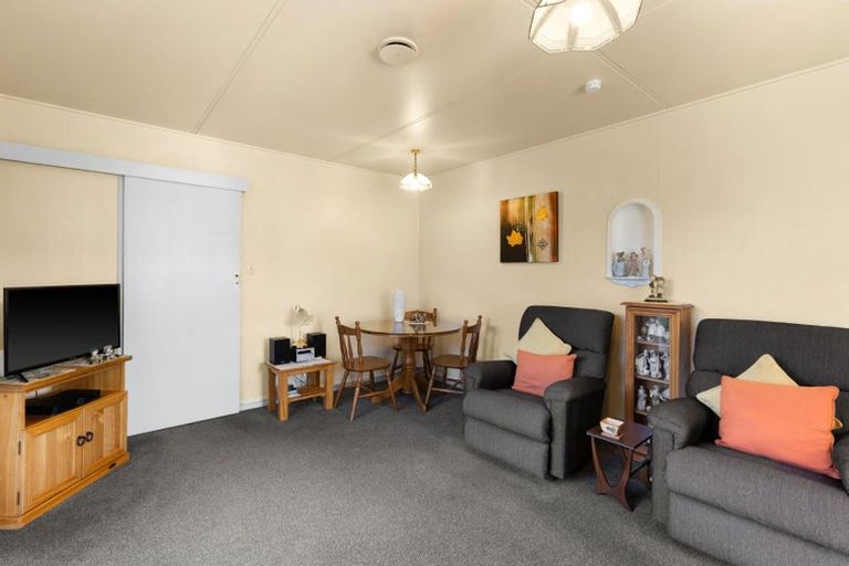 Photo of property in 2/208 Wolseley Street, Mayfair, Hastings, 4122