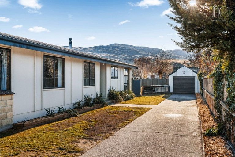 Photo of property in 100 Waenga Drive, Cromwell, 9310