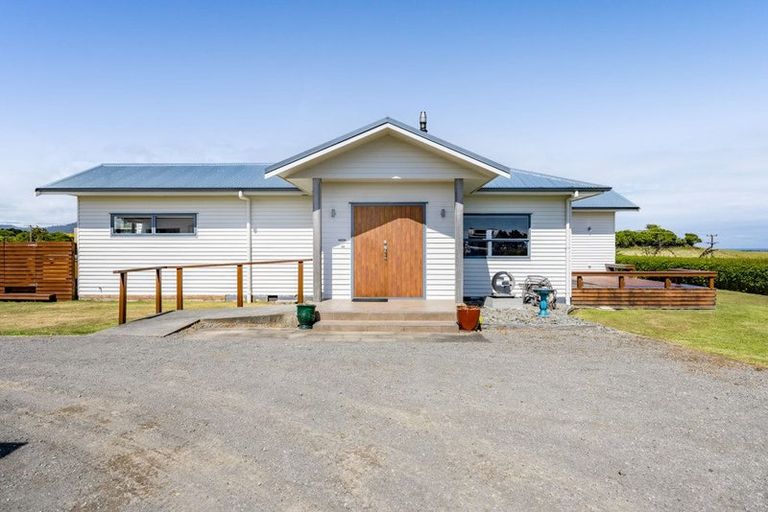 Photo of property in 630 South Road, Omata, New Plymouth, 4374