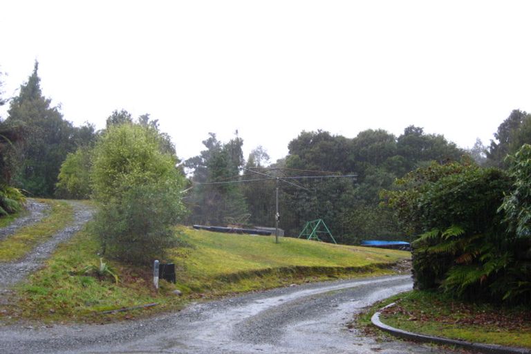 Photo of property in 19 Ivy Terrace, Moana, 7872