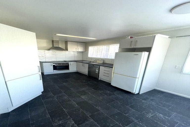 Photo of property in 14a Albert Road, Kelston, Auckland, 0602