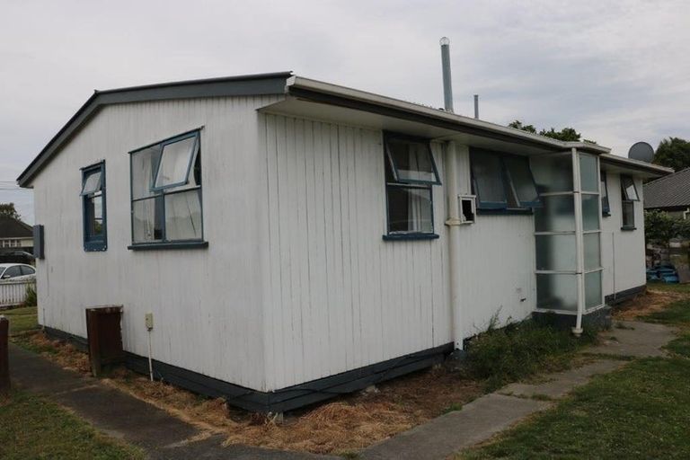 Photo of property in 11 Virgil Place, Northcote, Christchurch, 8052