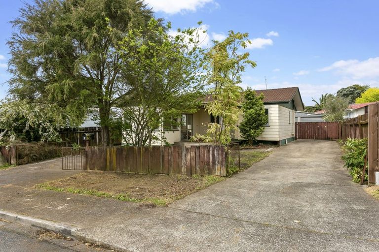 Photo of property in 8 Styca Place, Sunnyvale, Auckland, 0612