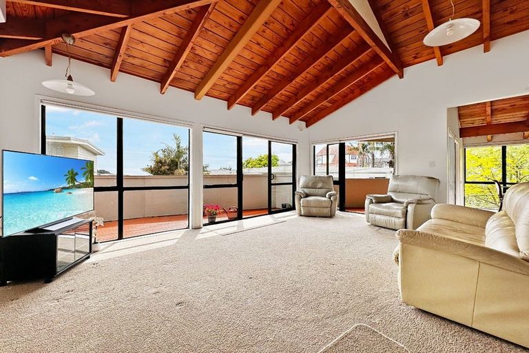 Photo of property in 1/20a Hauraki Road, Hauraki, Auckland, 0622