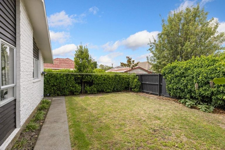 Photo of property in 2/1 Delaware Crescent, Russley, Christchurch, 8042