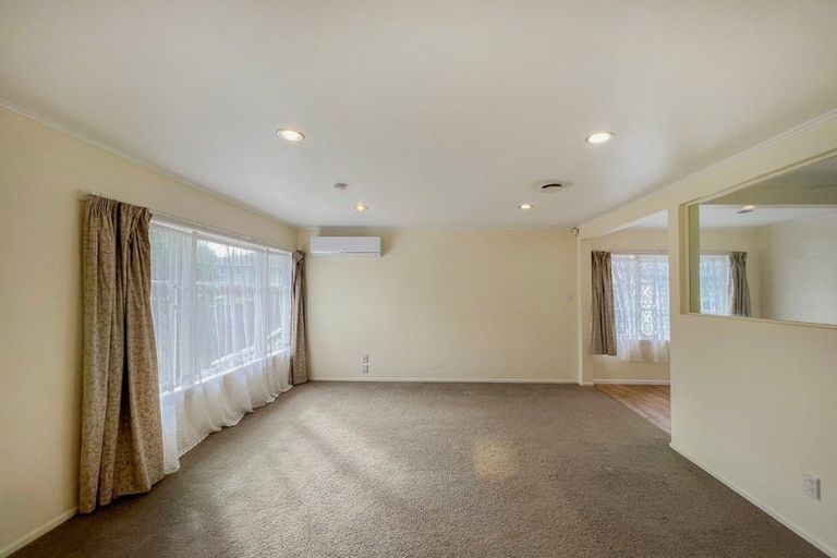 Photo of property in 17 Alma Street, Te Atatu South, Auckland, 0610