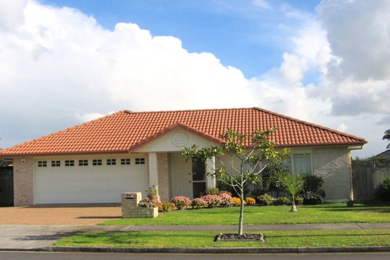 Photo of property in 26 Claremont Way, East Tamaki Heights, Auckland, 2016