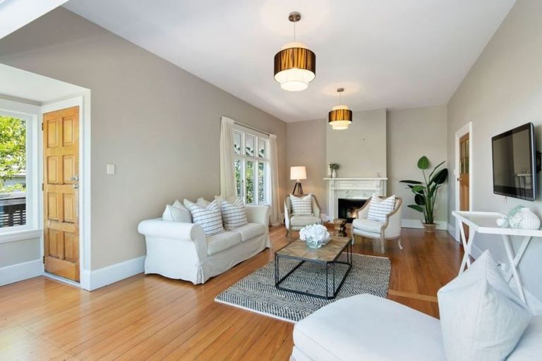 Photo of property in 96 Dyers Pass Road, Cashmere, Christchurch, 8022