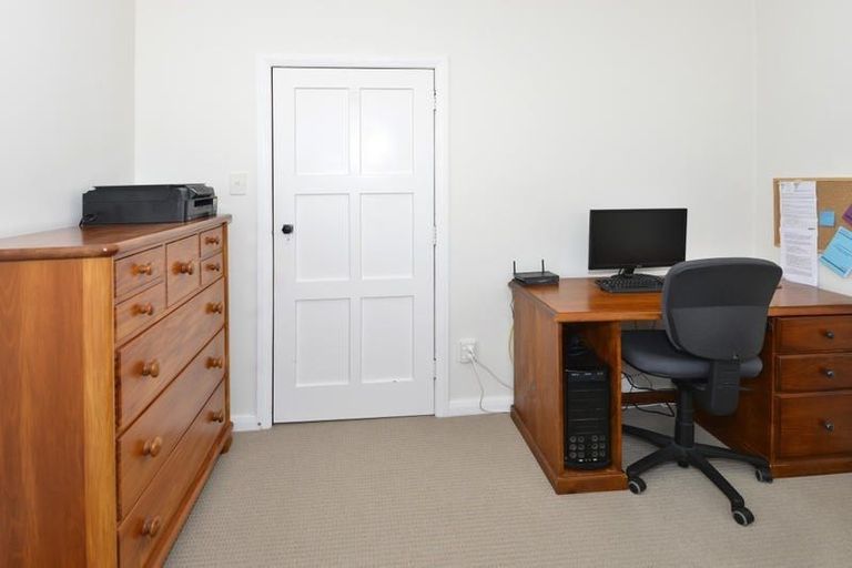 Photo of property in 57 Old Lake Road, Narrow Neck, Auckland, 0624