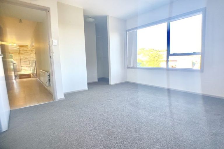 Photo of property in 11 Gladys Avenue, Glenfield, Auckland, 0629