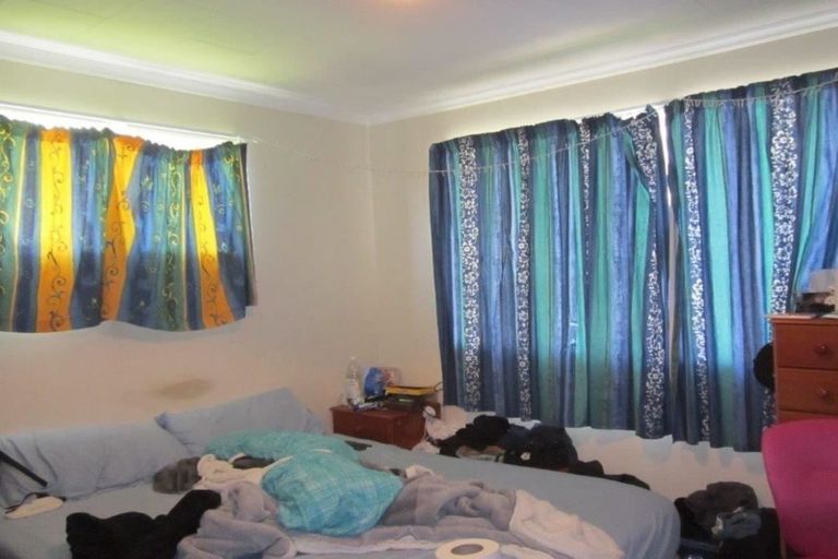 Photo of property in 22 Cron Avenue, Te Atatu South, Auckland, 0610