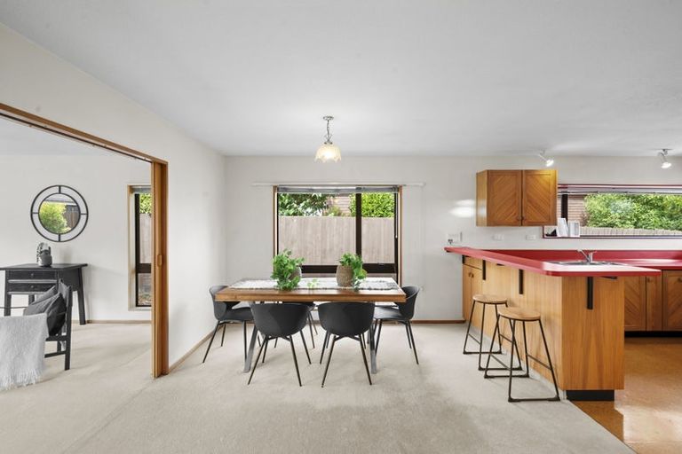 Photo of property in 2/8 Cricklewood Place, Avonhead, Christchurch, 8042