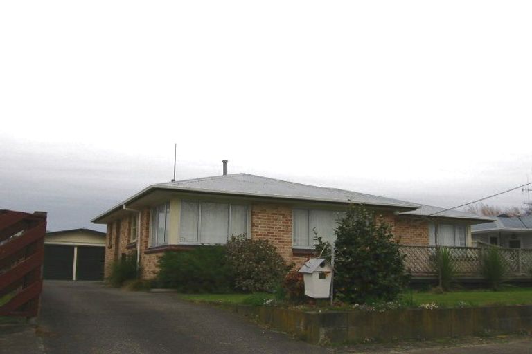 Photo of property in 27 Peters Avenue, Cloverlea, Palmerston North, 4412