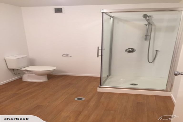 Photo of property in 68 Mountain Road, Henderson Valley, Auckland, 0612