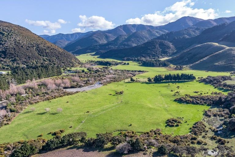 Photo of property in 52 Cross Creek Road, Western Lake, Featherston, 5773