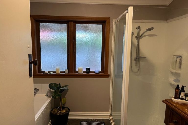 Photo of property in 122 Koutu Road, Kawaha Point, Rotorua, 3010