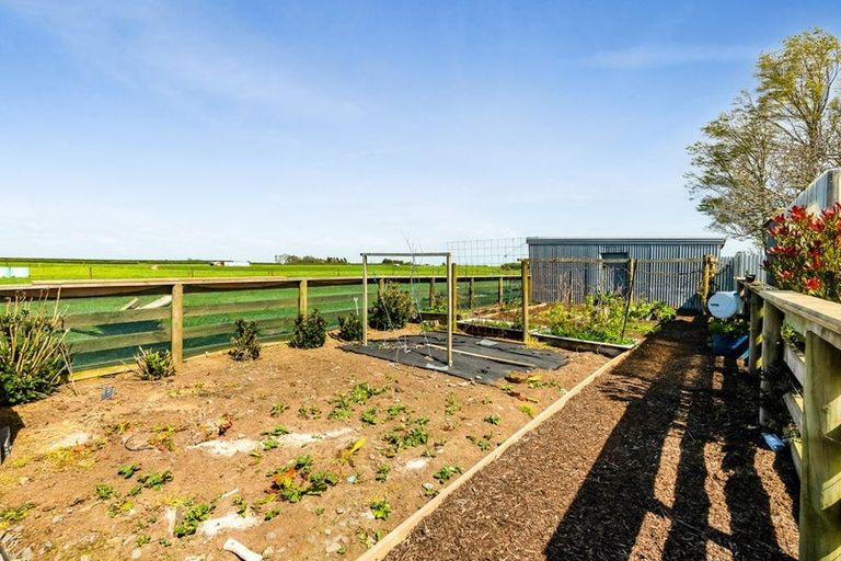 Photo of property in 43 Quinns Road, Normanby, Hawera, 4673